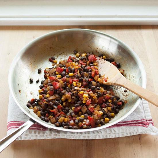 五彩玉米饼 图片源自thekitchn. com