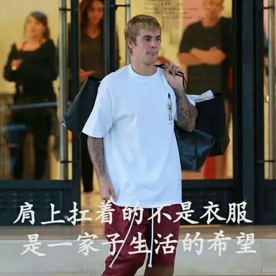 好吧,确认过衣服,是同一个人