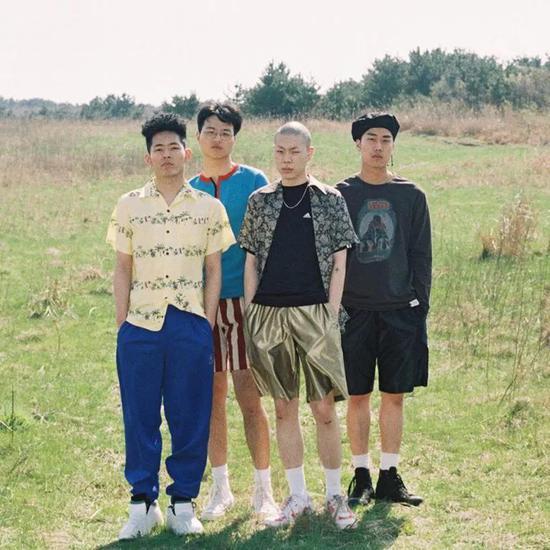 冷艳的面庞,就是要配上不羁的OVERSIZED