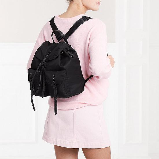 Prada双肩包 图片来源:Prada