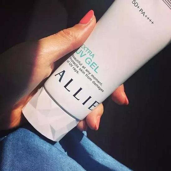 ALLIE矿物保湿防晒水凝乳