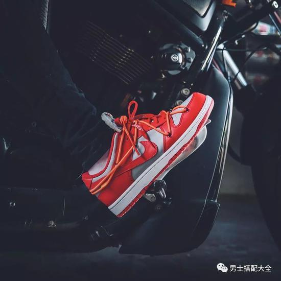 Off-White™ x Nike SB Dunk Low“University Red”