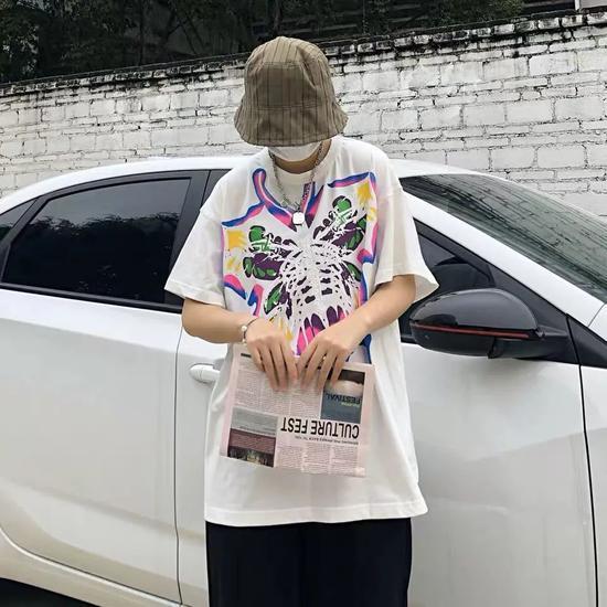 EVILKNIGHT 蝴蝶骨架印花短袖
