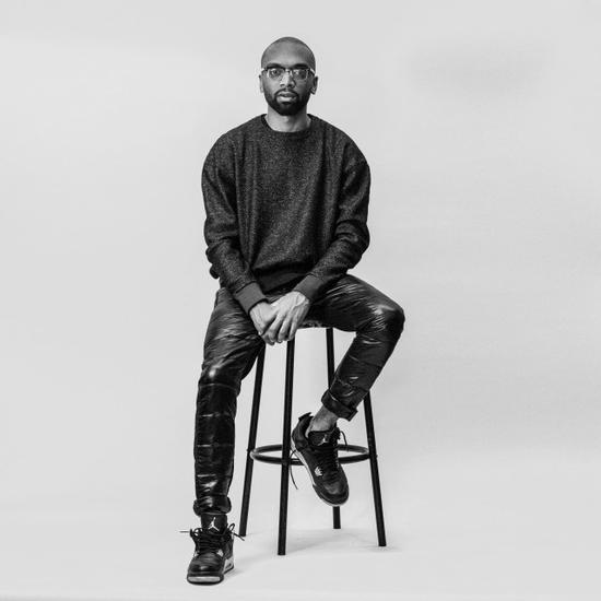 Kerby Jean-Raymond 以批判现实和反叛设计出名, 曾于 2018 年获得 CFDA 和 Vogue 共同设立的CFDA/Vogue 时尚基金大奖 图片来源:W Magazine