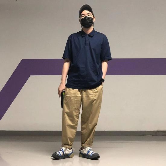 Instagram @n_o_m_p_