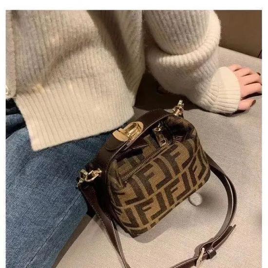 包袋 :FENDI