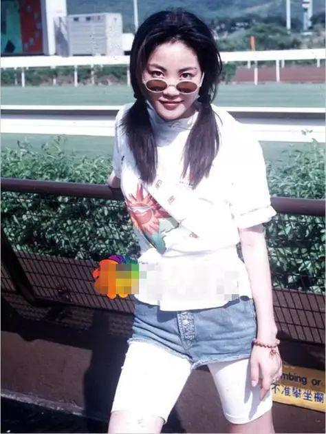 王菲戴小镜片墨镜