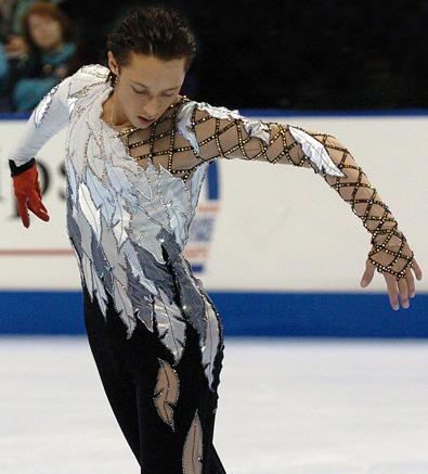 约翰尼·威尔在赛场上的天鹅装扮 图片来源:absoluteskating.com