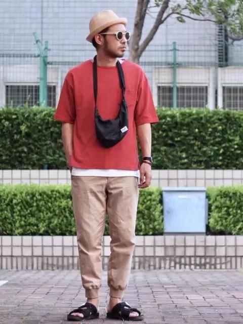 ▲ 想穿出造型层次时,推荐以冲突配色来制造