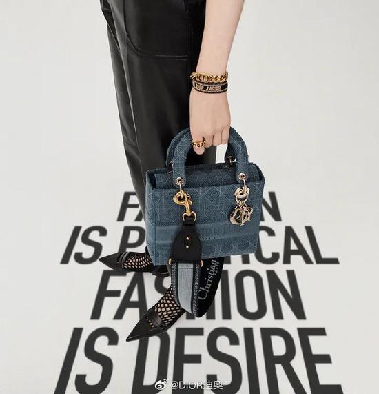 Lady D-Lite 手袋藤格纹刺绣中号 售价:35000元