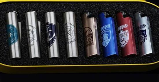 不是所有的打火机都是方方正正的,也有一种有趣的小柱子叫CLIPPER。