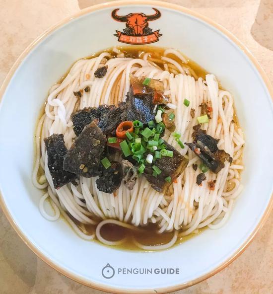 你在这里可以尝到Q弹筋道的圆粉,还有麻果、藕饺、汽水肉等常德小吃。