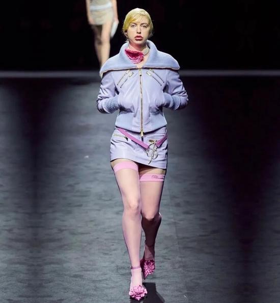 Chloe Cherry for BLUEMARINE runway