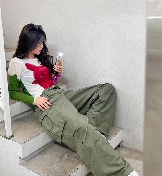 工装裤依然是春夏王炸穿搭单品?这么穿不帅都难