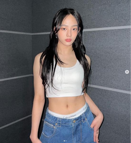 韩国成员Minji
