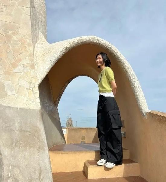 工装裤依然是春夏王炸穿搭单品?这么穿不帅都难