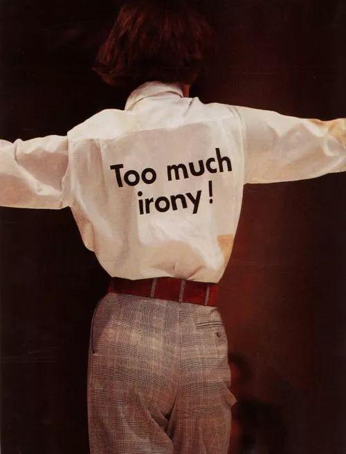 ■ “整天讽刺这个讽刺那个,累不累啊?”来自 Moschino 1991 春夏