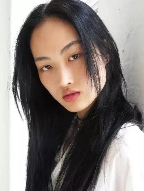 李静雯