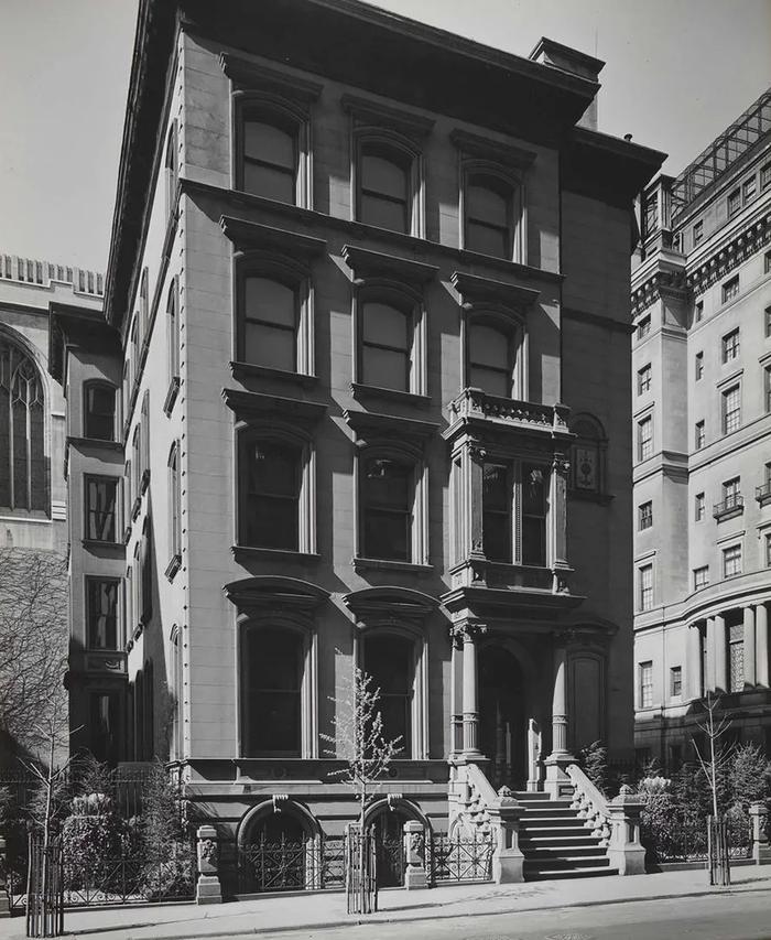 塞缪尔·戈特乔(Samuel Gottscho, 美国, 1875-1971)。西54街4号景观,1937年。照片。纽约城市博物馆,纽约(94.53.32)