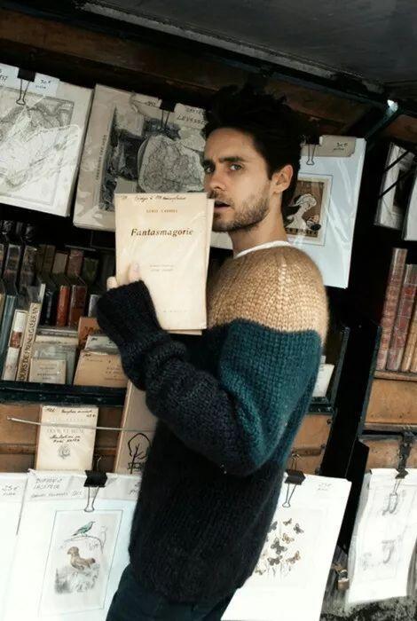 ■ 穿 vintage 逛 vintage 书店的 Jared Leto