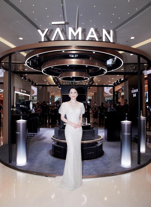 俞飞鸿惊艳亮相雅萌‘时光颜究所’快闪店活动,分享雅萌产品神奇魅力