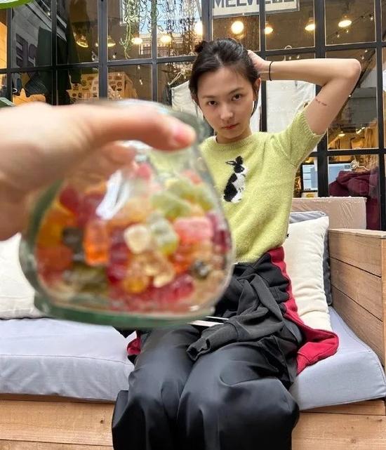 工装裤依然是春夏王炸穿搭单品?这么穿不帅都难