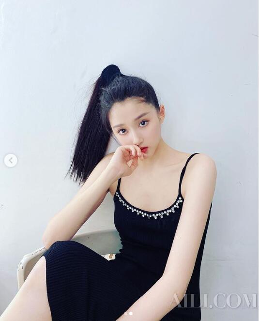 (图片来源:关晓彤ins)