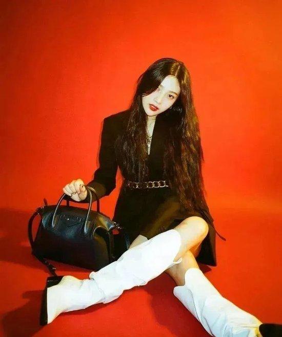 英子的女团腿，热“死”也要靠靴子