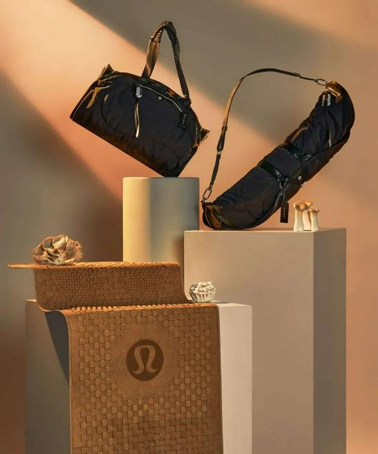 Lululemon运用新材料Mylo™的瑜伽配件系列