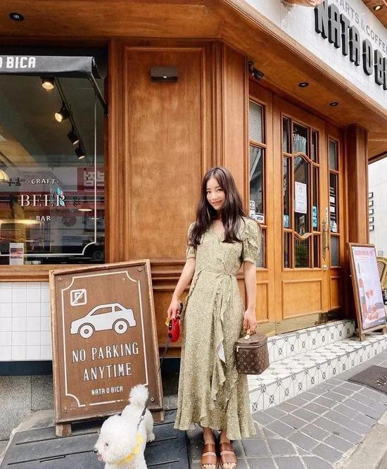 ▲齐恩世 连衣裙:Sisley