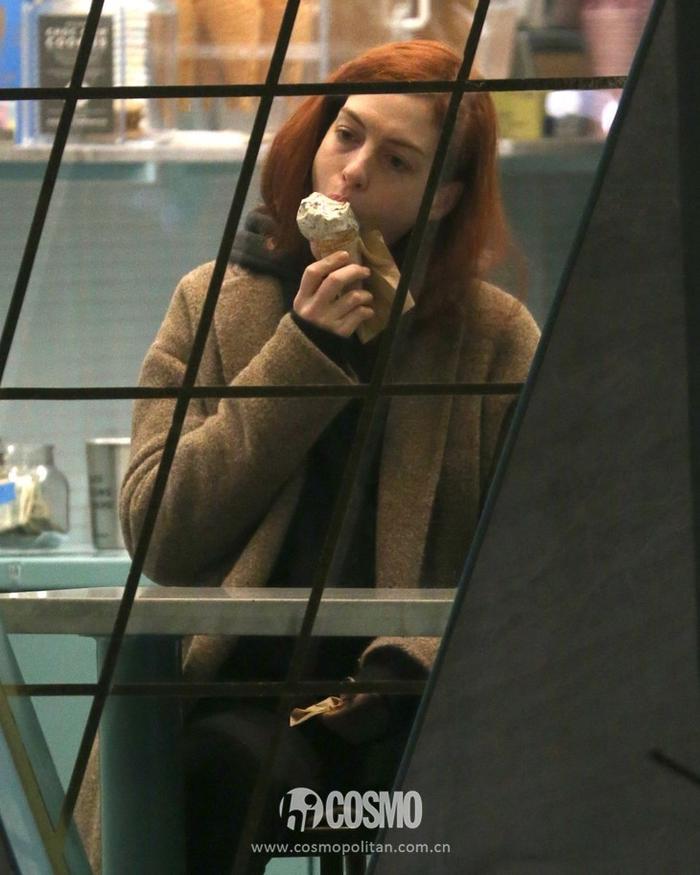 素颜拍摄中的安妮