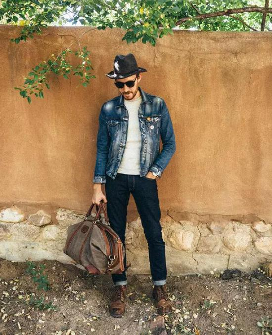 裤脚挽起,搭复古皮鞋(图片来源:LOOKBOOK)