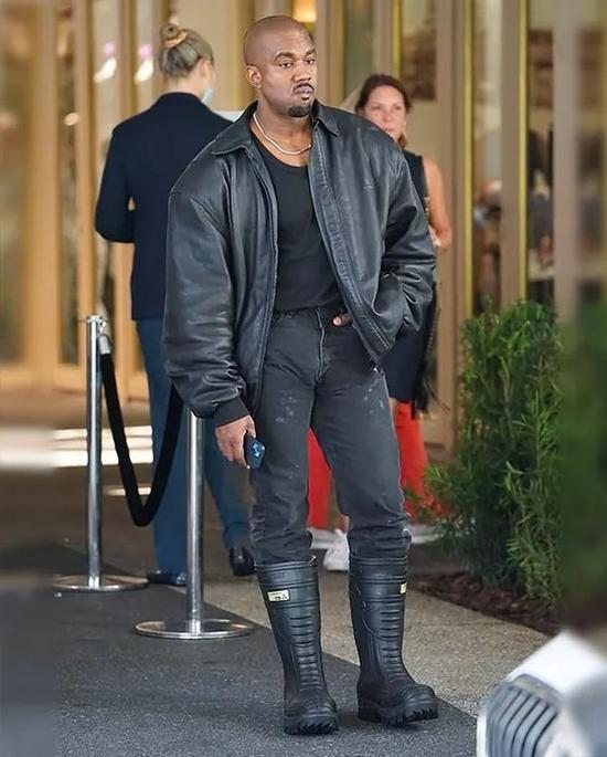 Kanye wears Cofra Thermic boots | Via Instagram @cofraborntowork