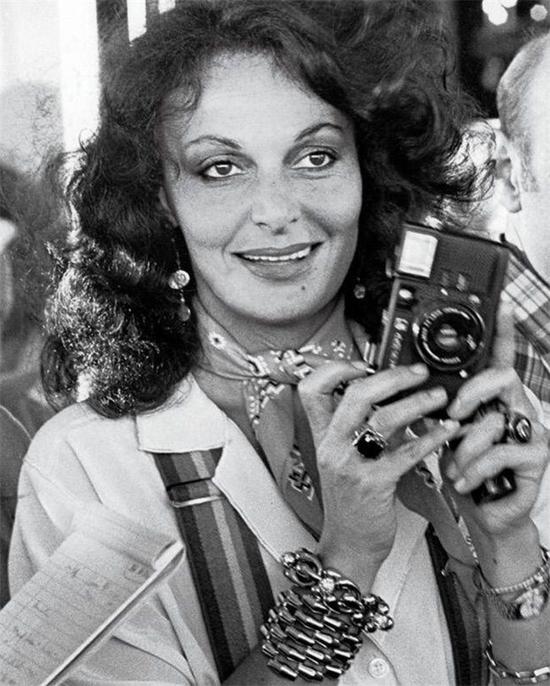图注:DVF品牌创始人Diane von Furstenberg女士热爱用影像记录生活