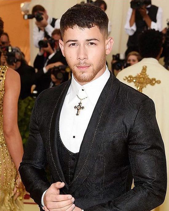Nick Jonas出席2018年Met Gala