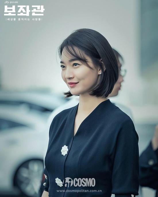 服装:MICHAA