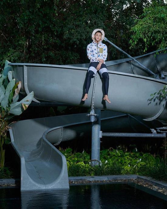 和泰国偶像Sky这顶橙色的bucket hat,充满活力,快买来跟男朋友情侣帽吧!