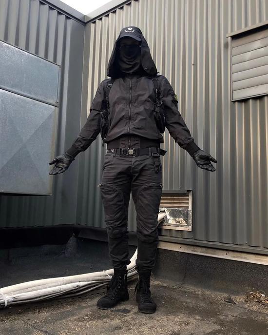 游戏玩家自发打造《死亡搁浅》角色同款装扮