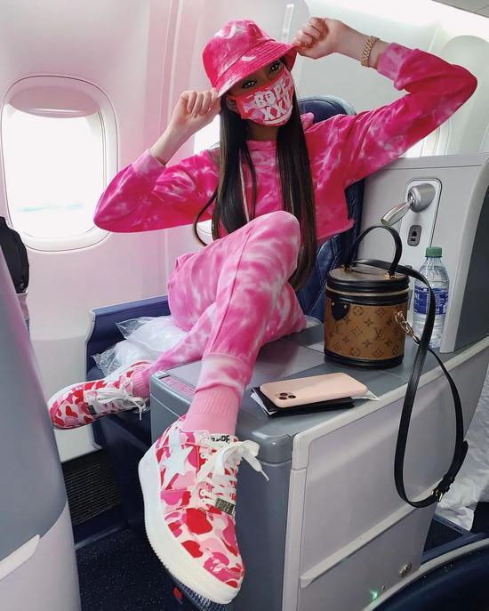 一身粉色搭配粉色 BAPE STA™