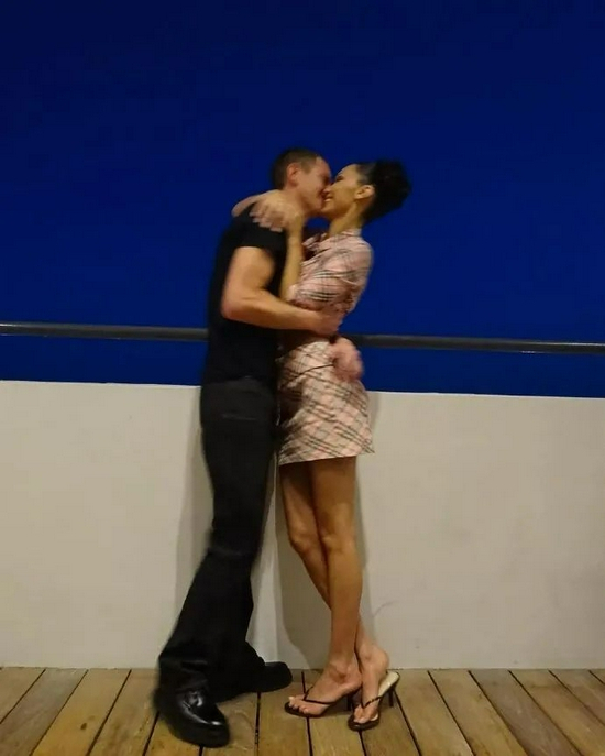 Bella与艺术总监男友Marc Kalman