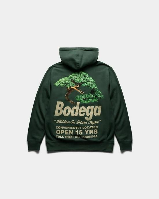 Bodega x Pleasures绿色印花Tee和盆栽卫衣