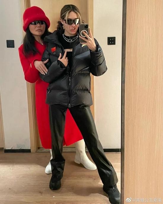 ‘入村’后第一件事:在镜子前来张 OOTD