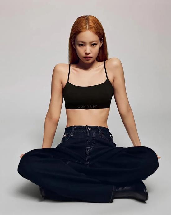 Jennie 出镜拍摄 Calvin Klein 2022 秋季系列视觉大片