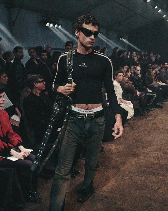 Balenciaga 秋季 22 系列秀场