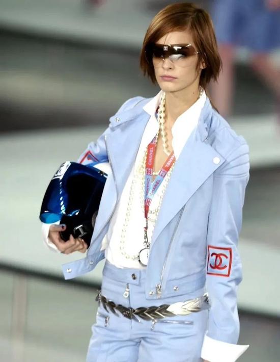 Chanel Spring 2002 READY-TO-WEAR