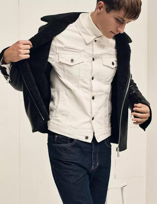 不同色不同质感的牛仔夹克和牛仔裤(图片来源:LOOKBOOK)