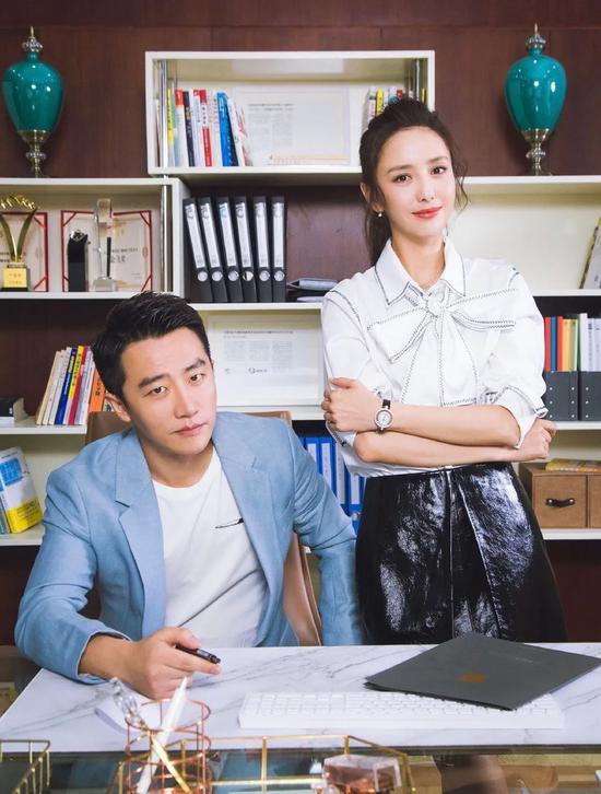 (佟丽娅在电视剧‘完美关系’中就佩戴了这个系列的腕表)