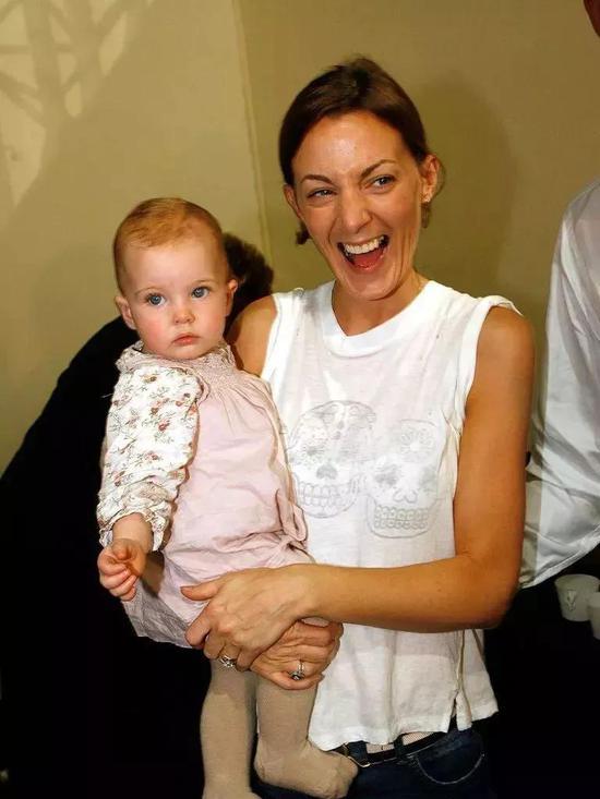 Phoebe Philo 的女儿真的是超萌!