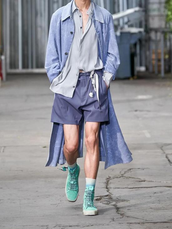 左:Margaret Howell 2020SS 右:Rochas 2020SS