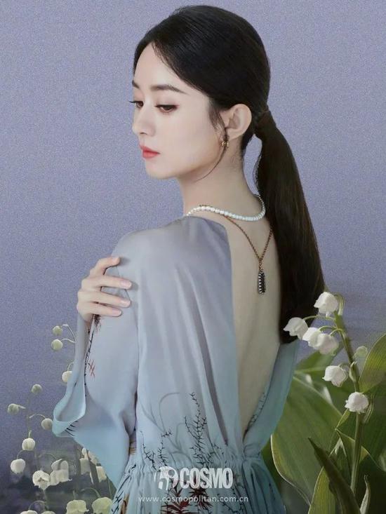 连衣裙:DIOR